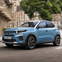 Citroën quiere dar el pelotazo y machacar al Dacia Sandero: el Citroën C3 estrena versión gasolina desde 14.990 euros, y el híbrido está en camino