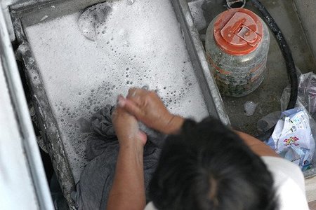 Ecologistas no tan ecológicos: consumo con responsabilidad, conduzco un Prius, lavo los platos a mano y compro productos locales (IV)