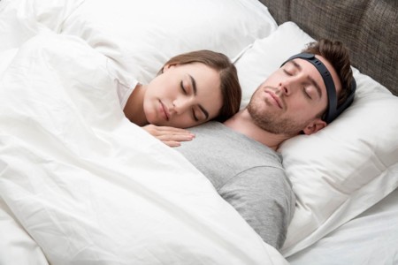 Dreem sabe cuándo estás profundamente dormido y te mantiene en ese estado usando ondas sonoras