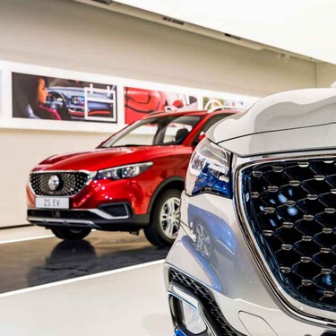 Mientras China nos distraía con sus coches eléctricos estaba preparando una bomba para Europa: arrasar con los coches de gasolina baratos que no nos venden las marcas de siempre