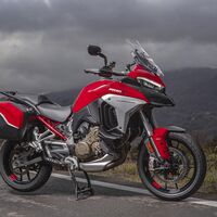 ¡Pillada! En Borgo Panigale ya están probando un Ducati Multistrada V4 con llanta de 17 pulgadas y basculante monobrazo