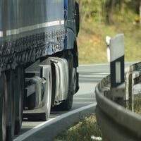 El Gobierno cambia de postura y se reunirá esta tarde con los camioneros para intentar acabar con los paros 
