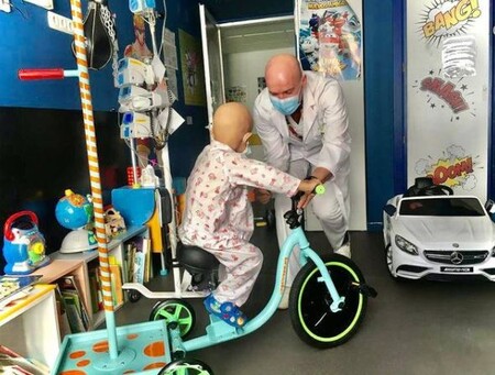 Kiciclos, la bonita iniciativa de Juegaterapia para que los niños con cáncer reciban la quimio sobre pedales