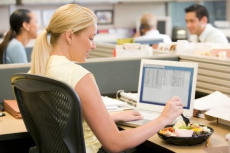 Hacer ejercicio no contrarresta los efectos de pasar mucho tiempo sentado: aprende a solucionarlo