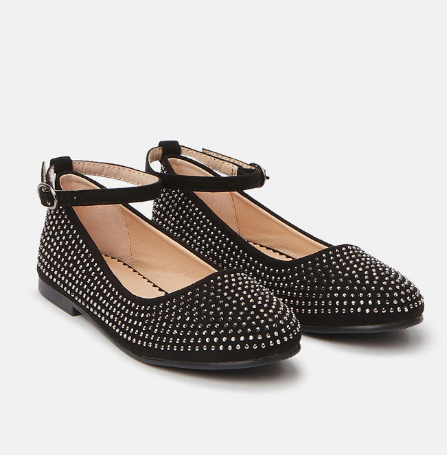 Bailarinas de niña en negro con adorno de tachuelas