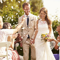 Una niñera contrae matrimonio y hace parte de su cortejo a 15 niños que han estado bajo su cuidado