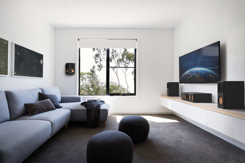 Montarse un cine en casa decente ya no es solo para los superricos. Qué conviene tener en cuenta para empezar 