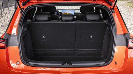 O BYD Dolphin G DM-i anuncia um volume de porta-malas de 425 dm³ em toda a sua linha