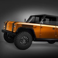 Este Bollinger B1 parece que haya salido de Minecraft, pero ahora es más cómodo para sentarse atrás