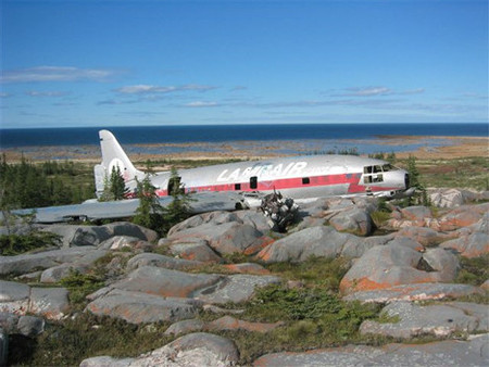 abandoned-arctic-plane-wrecks-1.jpg