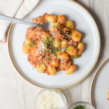 Ñoquis con salsa boloñesa: el clásico italiano que siempre reconforta