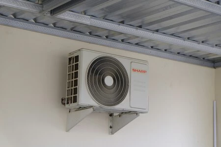 Expertos En Climatizacion Instan A Guardar El Agua Del Aire Acondicionado Es Agua Destilada Que Sirve Para El Jardin O El Hogar