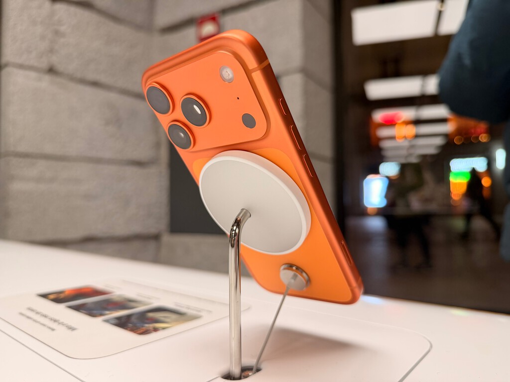 Se decía que el iPhone 17 Pro se rayaba con solo mirarlo. He vuelto a una Apple Store casi cuatro meses después para comprobarlo