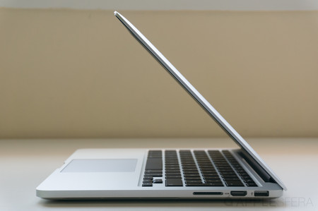 Apple estaría trabajando en el diseño de una bisagra flexible para sus MacBook
