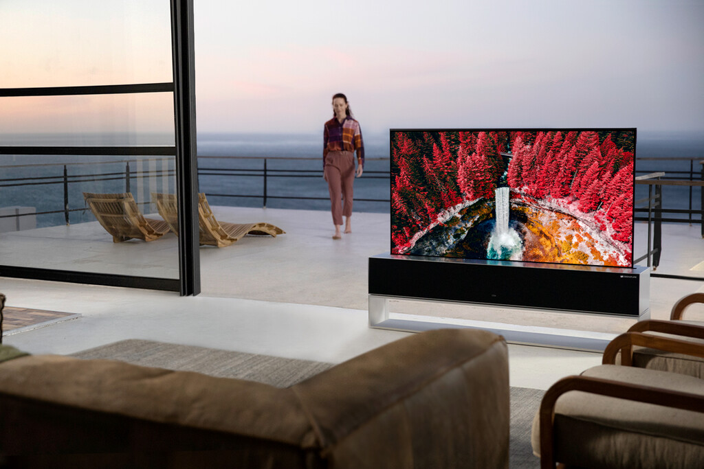Las teles enrollables ya son una realidad: LG pone a la venta su primer modelo OLED de 65 pulgadas en Corea