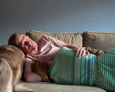 La siesta de un padre y una hija durante el confinamiento y otros retratos ganadores del certamen LensCulture Portrait Awards 2021