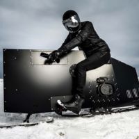 Hay motos raras, muy raras, y luego está el Snoped: la moto de nieve malvada del futuro