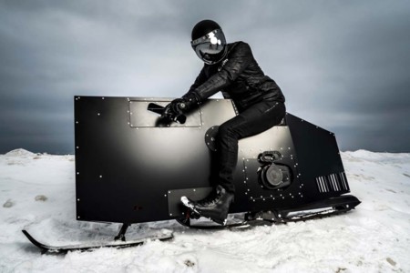 Hay motos raras, muy raras, y luego está el Snoped: la moto de nieve malvada del futuro