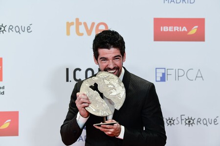 Así lucieron los hombres más elegantes en la alfombra roja de los Premios José María Forqué