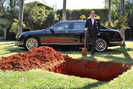 Entierra su Bentley Flying Spur para usarlo en la otra vida (actualizado)