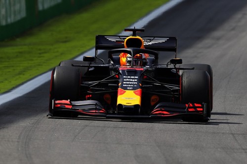 Max Verstappen gana un apasionante Gran Premio de Brasil en el que Carlos Sainz ha rozado el podio