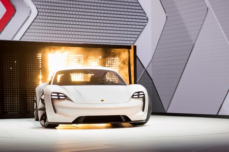 Porsche pretende que el Porsche Mission E logre el 10% de sus ventas en 2019