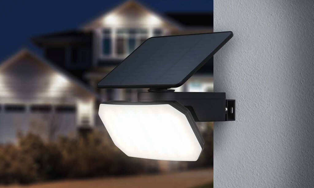 Este foco solar LED de Lidl te permite iluminar tu terraza o jardín de una forma fácil y low cost 