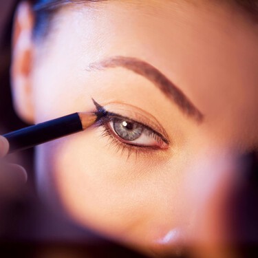 Cómo hacerse el delineado invisible para ojos pequeños paso a paso