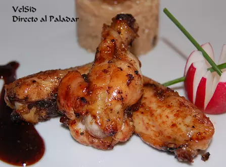 Alitas de pollo con arroz al coco