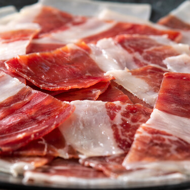 Estamos a tiempo de comprar jamón ibérico de bellota barato para Navidad: esta oferta lo deja por menos de 60 euros 