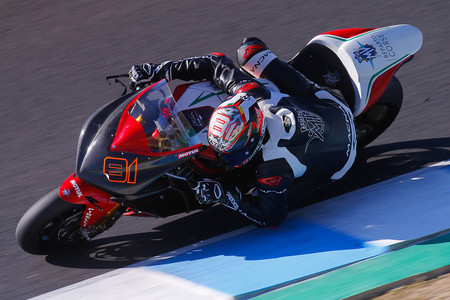 Jordi Torres toma contacto con su MV Agusta: “Va muy bien, me divierto con ella”