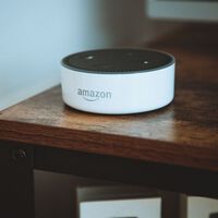 Amazon se tira a la piscina con la IA y anuncia una nueva versión potenciada de Alexa que requerirá una suscripción mensual