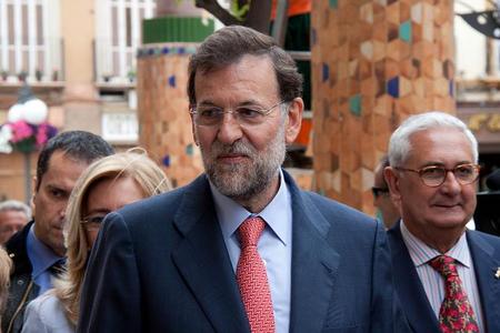 Tranquilos, Rajoy dará explicaciones desde Polonia viendo el fútbol una vez nos hayan rescatado