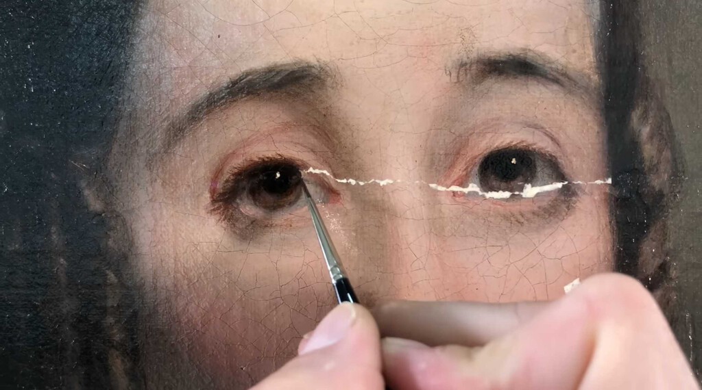 Restaurar arte es una profesión tan fascinante como invisible. Los vídeos de este artesano nos permiten explorarla en detalle