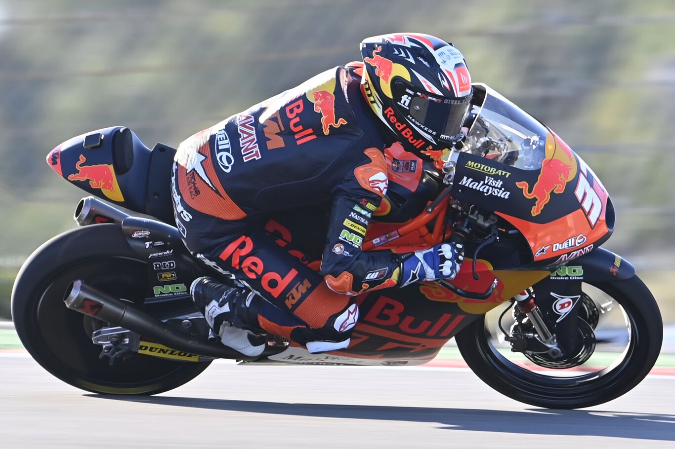 ¡Histórico! Pedro Acosta gana en Portimao para proclamarse campeón tras una cafrada de Darryn Binder