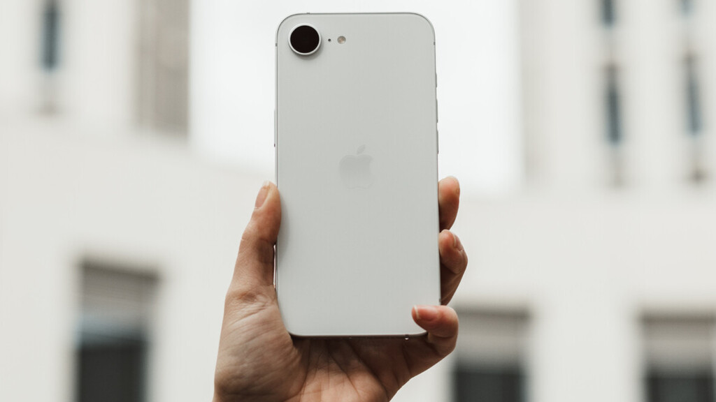 Ya puedes reservar el nuevo iPhone 17e, pero ojo porque el 16e ya está bajando mucho de precio