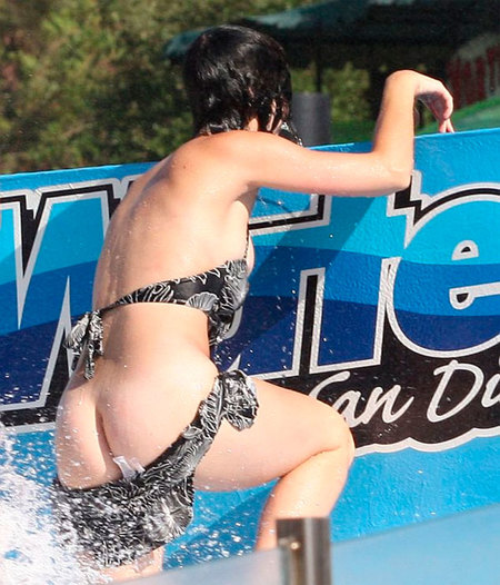 Adivina a quién... le juega una mala pasadísima el bikini