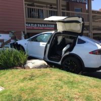¿Qué pasa si intentas echarle la culpa de tu accidente al Autopilot de Tesla? Nada, no se puede