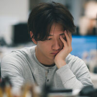 Ante su escasez de talento, Japón tomó una medida inédita: hacer que sus adictos al trabajo trabajasen menos 
