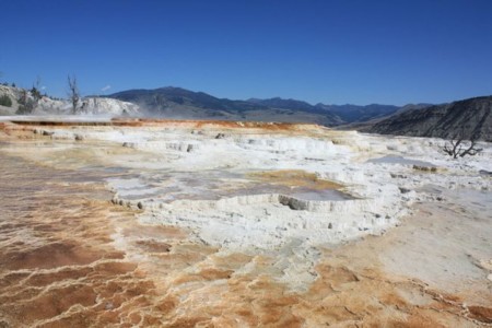 1024px Mammoth Hot Springs Terracing August 2011
