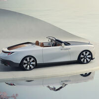 Tu coche se fabrica en media mañana. Solo para montar el reloj de este Rolls-Royce han hecho falta cinco meses