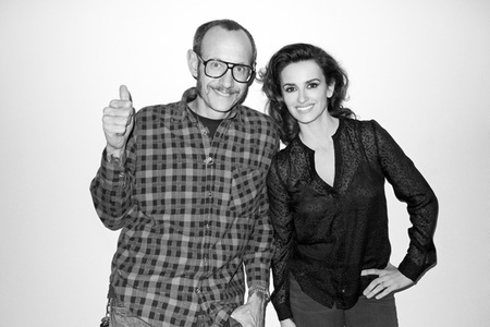 Ya tenía yo ganas de ver a Penélope Cruz a lo Terry Richardson, ¡toma gafa pasta!