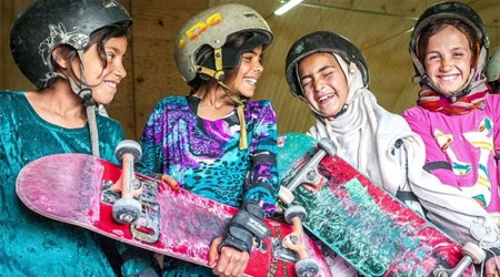 Skateistan: la ONG que ayuda a las niñas afganas mediante el skateboard