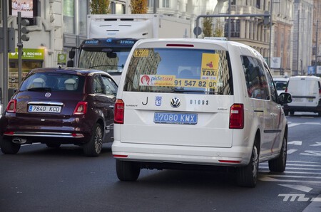Taxi en la Gran Vía de Madrid