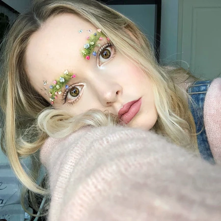 La primavera estalla en nuestros rostros (literalmente) con esta extrañísima tendencia viral