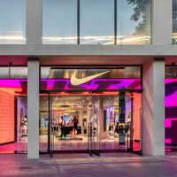 Nike estrena un montón de novedades antes de agosto: zapatillas, leggins, camisetas y mucho más 