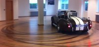 Cómo decorar el parqué de tu casa con un Shelby Cobra