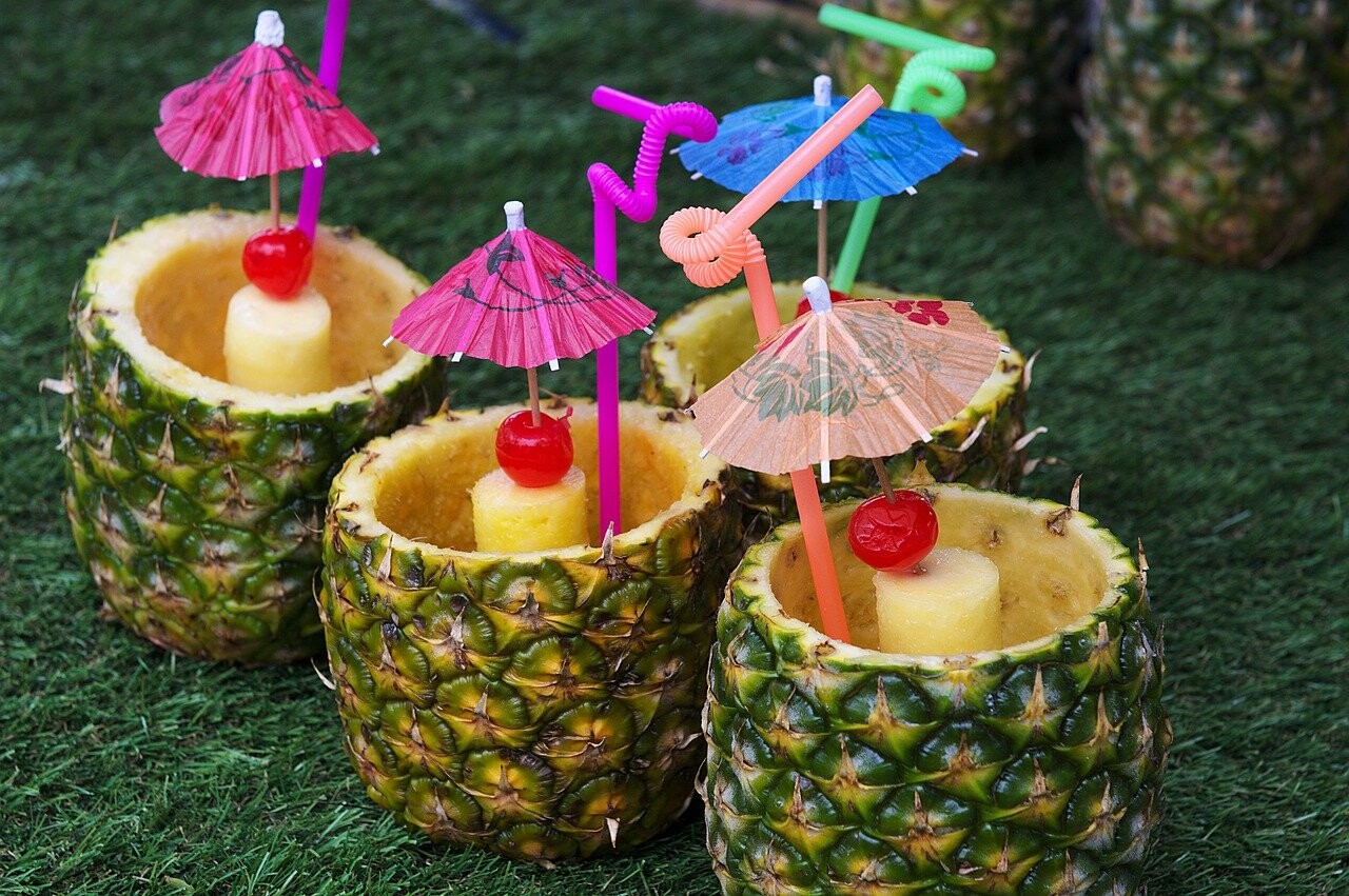 Cómo cortar y servir una piña fácilmente de varias formas diferentes ...