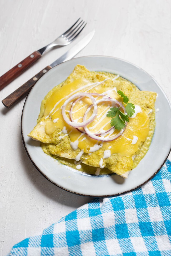 Cómo preparar enchiladas verdes gratinadas o 'suizas'. Receta fácil y rápida