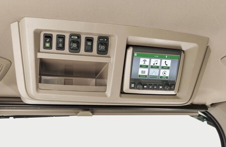 Pantalla táctil de 6,5 pulgadas compatible con Android Auto y Apple CarPlay. Imagen de John Deere